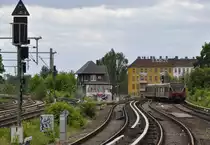 10.03.10, Berlin Treptower Park, Stw Tw in der S�dausfahrt; der  Gr�nauer  bef�hrt gerade die Weiche zum Abzweig Richtung Baumschulenweg (an der G�rlitzer Bahn)