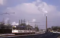 Duisburg Breitprofil Tw 1019 auf der Sl 904 in H�ttenheim, 08.02.1986.