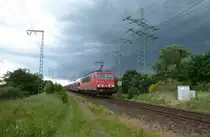 Die 155 063-1 fuhr am 08.06.2012 mit einem G�terzug von Osnabr�ck nach Emden, hier kurz vor Leer.