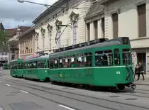 Dreiwagenzug mit dem Be 4/4 477, dem B4S 1470 und dem Be 4/4 475 auf der Linie 3 fahren den Steinenberg hinunter zur Haltestelle Barf�sserplatz. Die Aufnahme stammt vom 09.06.2012.