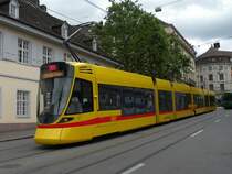 Tango mit der Betriebsnummer 164 auf der Linie 11 fhrt den Steinenberg hinunter zur Haltestelle Barfsserplatz. Die Aufnahme stammt vom 09.06.2012.