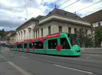 Combino mit der Betriebsnummer 308 auf der Linie 8 f�hrt den Steinenberg hinunter zur Haltestelle Barf�sserplatz. Die Aufnahme stammt vom 09.06.2012.