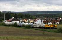 298 102-5 MEG 111, ex DR V100 mit Zementsilozug Richtung Schwandorf, KBS 855 Regensburg - Hof, fotografiert bei Pirkensee am 21.05.2010 --> Inbetriebstellung der Lok 1968 als DR V 100 102, ab 1970: DR 110 102-1, ab 1992: DB 201 102-1, dann Umbau zu DB 298 102-5, seit 2006 bei Mitteldeutsche Eisenbahn GmbH, Schkopau