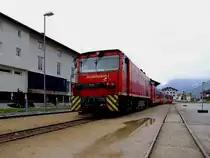 D13 schiebt R125 Richtung Mayrhofen; 120417