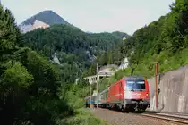 SZ 541 109 zieht den D 314 aus Beograd nach Villach Hbf, kurz vor Rosenbach am 06.06.12