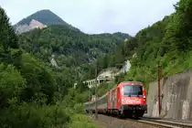 SZ 541 101 f�hrt mit dem EC 1212  Mimara  von Zagreb Glavni kolodvor nach Spittal-Millst�ttersee am 06.06.12 bei Rosenbach vorbei.