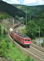155 217 leistet am 09.Juni 2012 Vorspann f�r einen G�terzug (gezogen von einer BR 185) um diesen Problemlos �ber den Frankenwald zu bekommen. Am Zugschluss hilft noch 151 157 nach.