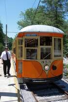 Tramwagen #355 in der Station Blacklog Meadows (Rockhill, PA, 6.6.09)