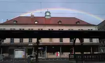 Der Kronacher Bahnhof am 01.06.2012 mit einem sch�nen Regenbogen. 