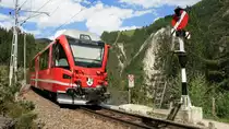 Allegra 3501 f�hrt auf das Wiesener-Viadukt zwischen Filisur und Davos-Wiesen. (30.05.2012)