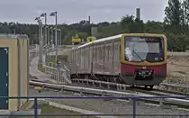 05.06.12 , Ostkreuz, S�dausfahrt, nach der Ausfahrt f�hrt der  Vollring  hinab zur Unterfahrung des neuen Kreuzungsbauwerkes der k�nftigen S�dkurve