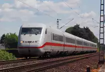 Wie Sonntags �blich kommt der ICE von K�ln nach M�nchengladbach gefahren, von wo aus er nach Berlin Ostbahnhof um kurz nach zw�lf Uhr startet...
am heutigen Sonntag den 10.6.2012 ist es der ICE 402 037-6 Neustrelitz der hier gerade bei Gubberath an der Kbs 465 abgelichtet ist.