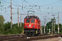 Am 07.06.2012 brachte die BR 1040 013 den Nostalgie Express  Leiser Berge  von Wien Praterstern nach Korneuburg und retour. Bis nach Ernstbrunn war dann die WLB 83 unterwegs. Diese Aufnahme entstand am Vormittag in Korneuburg.