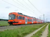slowUp Solothurn-Buechib�rg 2012: RBS RE 1156 zwischen Biberist und Lohn-L�terkofen. Der Zug bestand aus dem ABe 4/12 Nr. 71 und ABe 4/12 Nr. 62. Normalerweise verkehren die ABe 4/12 nur noch Mo-Fr, da jedoch heute die Z�ge in Doppeltraktion verkehrten, hatte es nicht gen�gend neue Triebz�ge, 10.06.2012.