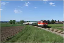 2143 009 f�hrt mit Sdz 14676 von Wien Fjb �ber Tulln nach Ernstbrunn zum 5.Oldtimertreffen auf Schiene und Stra�e. 
R�ckersdorf-Harmannsdorf  6.5.2012