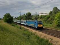 Die 480 005 mit einem D am 09.06.2012 unterwegs bei Biatorbgy.