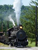 Noch ein Pfiff, dann schiebt EBT #15 den Zug zum Wenden zurck ins Gleisdreieck (Orbisonia, PA, 6.6.09).