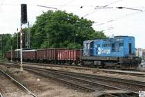 Lokomotive 742 385-0 der CD-Cargo erreicht am 7. Juni 2012 mit einem kurzen Gterzug den Bahnhof  Plzeň (Pilsen).