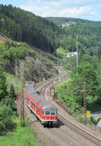 Eine Regionalbahn von Saalfeld nach Bamberg ist am 9. Juni 2012 bei Lauenstein (Oberfr) unterwegs.