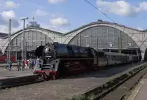 01 0509 der PRESS mit einem Sonderzug des Vereins S�chsischer Eisenbahnfreunde mit Ziel Werniger�der Bahnhofsfest und Bad Harzburg, am Morgen des 09.06.2012, abfahrbereit auf Gleis 14 in Leipzig Hbf.