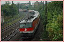 1044 024 am 10.11.2006 mit dem Erlebniszug Ennstal und dem Erlebniszug Donau in Maxing. Die beiden Erlebnisz�ge werden bis Amstetten vereint gef�hrt
