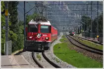 RE1224 aus Scuol-Tarasp mit Ge 4/4 II 625  K�blis  h�lt in Chur Wiesental und RE3809 aus St.Gallen mit einer Re 4/4 II n�hert sich ebenfalls Chur. Beide Z�ge haben jeweils Ankunft mit 38. (17.06.2012)