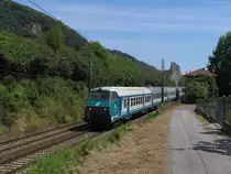 Steuerwagen Bauart MDVC und E464 mit R 23359 Firenze Santa Maria Novella-Pontremoli in die N�he von das ehemalige Bahnhof Montignoso am 11-5-2012.