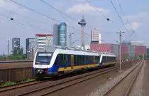 VT 648 435 und ein weiterer fahren gemeinsam als RE 10 von D�sseldorf nach Kleve durch D�sseldorf-Hamm am 30.05.2012