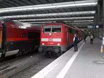Am 16.08.2011 stand auf Gleis 11 im M�nchner Hbf die 111 123-6. Sie wird mit einem RE nach Salzburg aufbrechen.