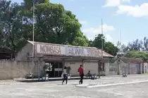 Wer am Ausgangspunkt der legend�ren Ugandabahn ein pr�chtiges Empfangsgeb�ude erwartet hat wird leider entt�uscht. Mombasa am 31.5.2012.