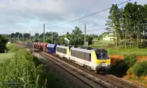 Seit Februar 2012 betreibt CFL Cargo unter der Woche wieder einen G�terzug �ber die Luxemburger Nordstrecke und �ber Gouvy weiter nach Belgien. Dieser Kohlezug aus Sibelin(F) bei Lyon muss nach Born(NL) um dort bef�llt zu werden.

Zwischen Hagondange(F) und Vis�(B) wird der Zug von einer Doppeleinheit CFL 3000 bef�rdert. 

Sonntags verkehrt der Zug planm�ssig via Arlon, da das gr�sste der vier Luxemburger Stadtviadukte an verschiedenen Wochenenden wegen Bauarbeiten unpassierbar ist!

Am 17. Juni 2012 obligt es 3007 und der frisch zu CFL Cargo gewechselten 3002 den Zug ins belgische Vis� zu bringen! Sie passieren den bekannten Standort bei Weyler(B)!