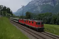 Re 4/4 II 11138 und Re 4/4 II 11181 ziehen am 27.5.12 den IR 1771 von Unterterzen Richtung Mols.