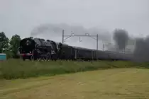 141 R 1244 ist am sp�ten Nachmittag des 27.5.12 mit ihrem Extrazug im Thurtal unterwegs, hier bei H�ttlingen-Mettendorf.