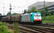 Die Cobra 2829 kommt mit einem Kurzen Papierzug aus K�ln-Gremberg nach Zeebrugge(B) und f�hrt in Aachen-West ein bei der Abendstimmung am 19.6.2012.