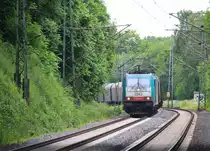 Die Cobra 2842 kommt mit einem gemischten G�terzug aus Antwerpen-Noord(B) nach K�ln-Gremberg und f�hrt durch Aachen-Eilendorf in Richtung K�ln bei Sommerwetter mit Wolken am 21.6.2012.