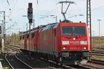 185 297 zog am 18.4.12 zwei 151er als Lokzug durch Duisburg-Bissingheim.
