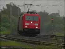 Die 185 276-3 bei str�menden Regen unterwegs auf der KBS 480.Am Haken ein Erzzug.
Location:Eschweiler/Juni 2012.
