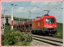 1016 011 - Eigentlich keine Besonderheit – oder doch? Sie wurde am 2.9.2000 beim Zugkrafttest in Linz, an dem  300 limitierten Roco Taurusmodelle teilnahmen, vom Stand weg gezogen. Ein Aufkleber an der Seite erinnert an dieses Ereignis. Das Bild wurde am 10.6.2006 beim Busserltunnel aufgenommen.