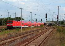 RE 4362, gezogen von der 112 120-1 auf dem Weg von Berlin Sdkreuz nach Rostock Hbf hier bei der Einfahrt in den Bf Oranienburg am 29.06.2012.