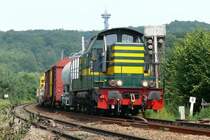 Bis dahin war die Welt auf der Montzenroute zwischen dem Bhf Montzen und der deutschen Grenze noch in Ordnung : keine strenden Masten und Oberleitungen, nur Dieselverkehr. Am 27/07/2008 rckte 7351 mit einem Bauzug in Botzelaer an und begann mit der Installation der Masten.