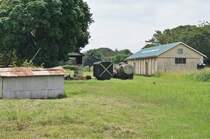 Zwei weitere Gterwagen am 7.6.2012 im Hafen von Kisumu.