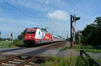 Die 101 081-8 fuhr am 30.06.2012 mit dem IC 134 von Norddeich Mole nach Luxemburg, hier sdlich von Leer.