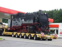 Einheitslok beim  Tanken  in Gelenau, 22.06.06
