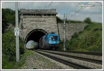 1016 026 (Kyoto) mit einer Doppelstockgarnitur am 10.6.2006 bei der Ausfahrt aus dem Busserltunnel Richtung Wiener Neustadt
