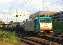 Die Cobra 2841 kommt mit einem gemischten Gterzug aus Antwerpen-Noord nach Kln-Gremberg und fhrt in Aachen-West ein bei Sommerwetter am Abend des 4.7.2012.
