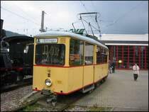 Am Pfingstwochenende 04./05.06.2006 fand beim AVG-Depot in Ettlingen eine Feier zum 35-j�hrigen Bestehen der Ulmer Eisenbahnfreunde statt. Dabei wurden auch historische Stra�enbahnen aus Karlsruhe gezeigt. Im Bild Tw 115, ein so genannter Kriegsstra�enbahnwagen, der zusammen mit einigen anderen ab Ende 1948 in Dienst gestellt wurde. Auffallend an dem Fahrzeug sind u.a. die gro�en T�ren.