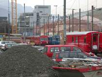 Chur Bahnhofplatz (20.11.2004) W�hrend des Umbaus des Bahnhofplatzes mitsamt den neuen Geleisen f�r die Arosabahn herrscht dort ein Riesengedr�nge.