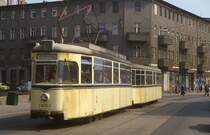 Berlin Tw 218 034 in der Wilhelminenhofstra�e, 13.04.1987.