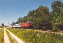 Re 460 mit EW IV-Komposition als IR Bern - Olten - Z�rich am 11. Juni 2006 auf der Stammstrecke kurz nach Herzogenbuchsee.