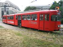 1966 nahm die Rheinbahn speziell f�r die Strecke nach krefeld Z�ge des Typs K66 in Betrieb. Wagen 1269 ist der letzte dieser Z�ge und wurde jetzt zum 110-j�hrigen Jubil�um der Rheinbahn als Ausstellungszug hergerichtet. Dieser stand am 25.6.2006 am Jan-Wellem-Platz.
